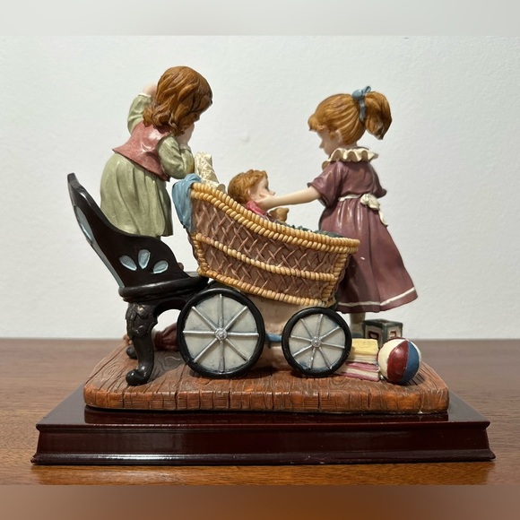 Giovanni Collection Figurine Three Children Playing - Picture 5 of 9